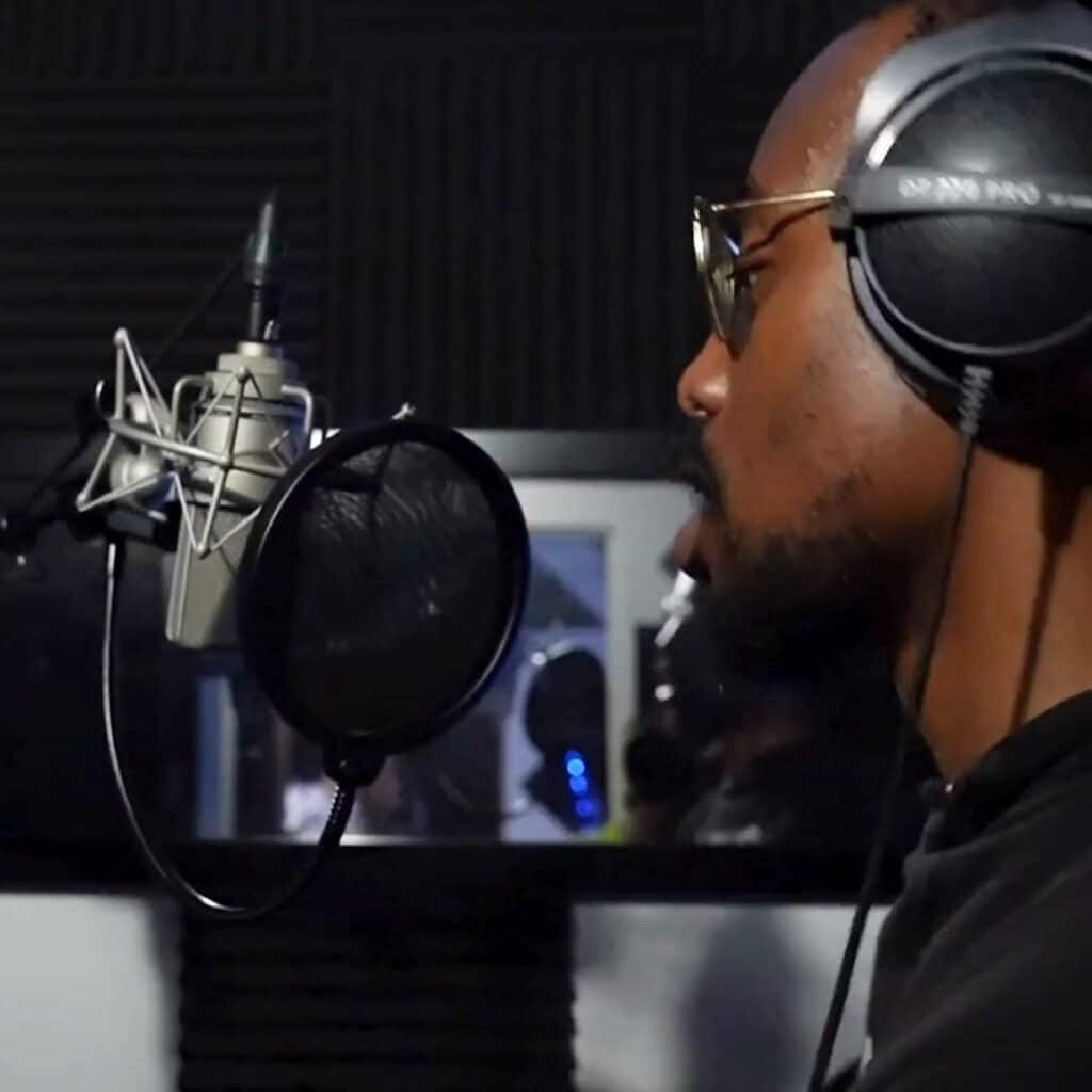 CIMENT-T Studio | Artiste dans la cabine d'enregistrement